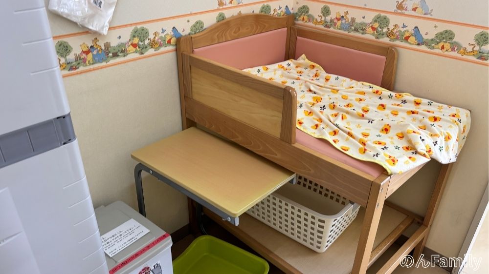 東武ワールドスクウェア園内、キッズルームにあるおむつ交換台