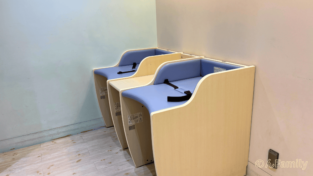 ルミネ北千住9階SUKUSUKUのおむつ交換台（複数台あり）