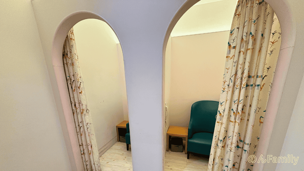 ルミネ北千住9階SUKUSUKUの授乳室（カーテン付き個室スペース）