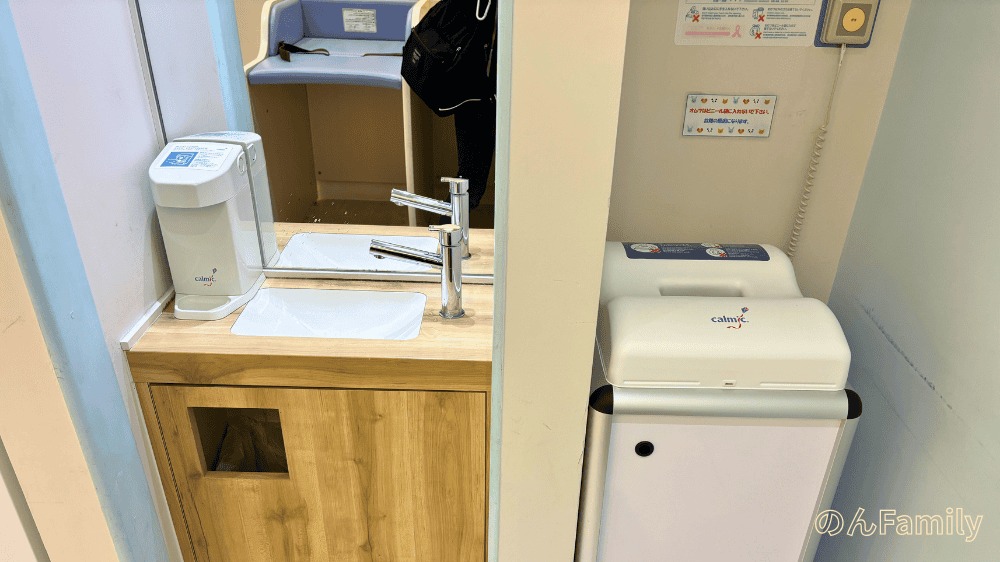 ルミネ北千住9階SUKUSUKUの手洗いスペースとおむつゴミ箱